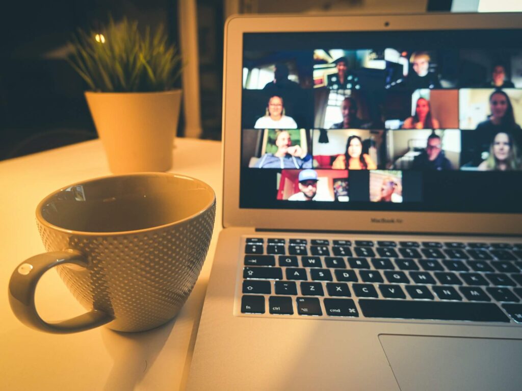Co motywuje Cię do działania online?